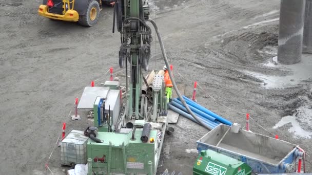 Construção em construção com trabalhadores. Copenhaga, Dinamarca 01.12.2019 — Vídeo de Stock