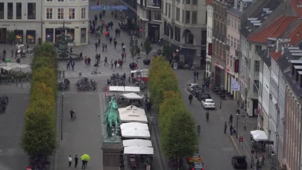 La gente si affollava sulla Stroget Street. 01.12.2019 Copenaghen, Danimarca — Video Stock