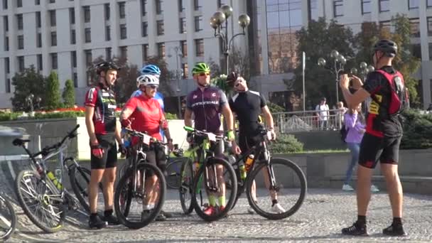 骑自行车参加马拉松。乌克兰，Kyiv 21.03.2020 — 图库视频影像