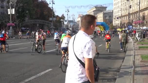 骑自行车参加马拉松。乌克兰，Kyiv 21.03.2020 — 图库视频影像