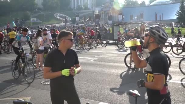 Marathon de course cycliste. Ukraine, Kiev 21.03.2020 — Video