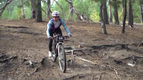 Cyclist Riding the Bike on the Beautiful Spring forest Trail. Kyiv, Ukraine, 20.03.2020 — Stock Video