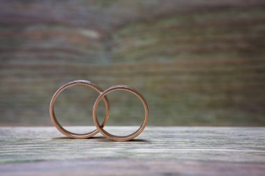 ahşap nikah yüzükleri