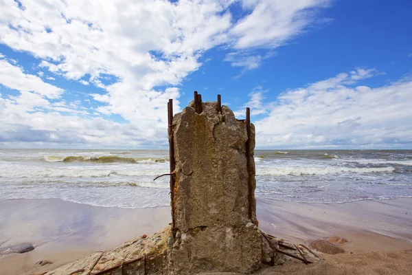 Rompeolas en el mar Báltico, Letonia — Foto de Stock