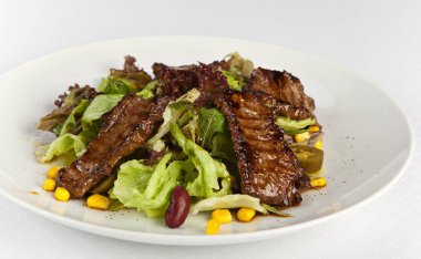 baharat etli Meksika salatası