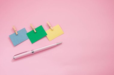 çiçek koyarak alt. Ben Not Not veya ofis kağıt üç mesaj