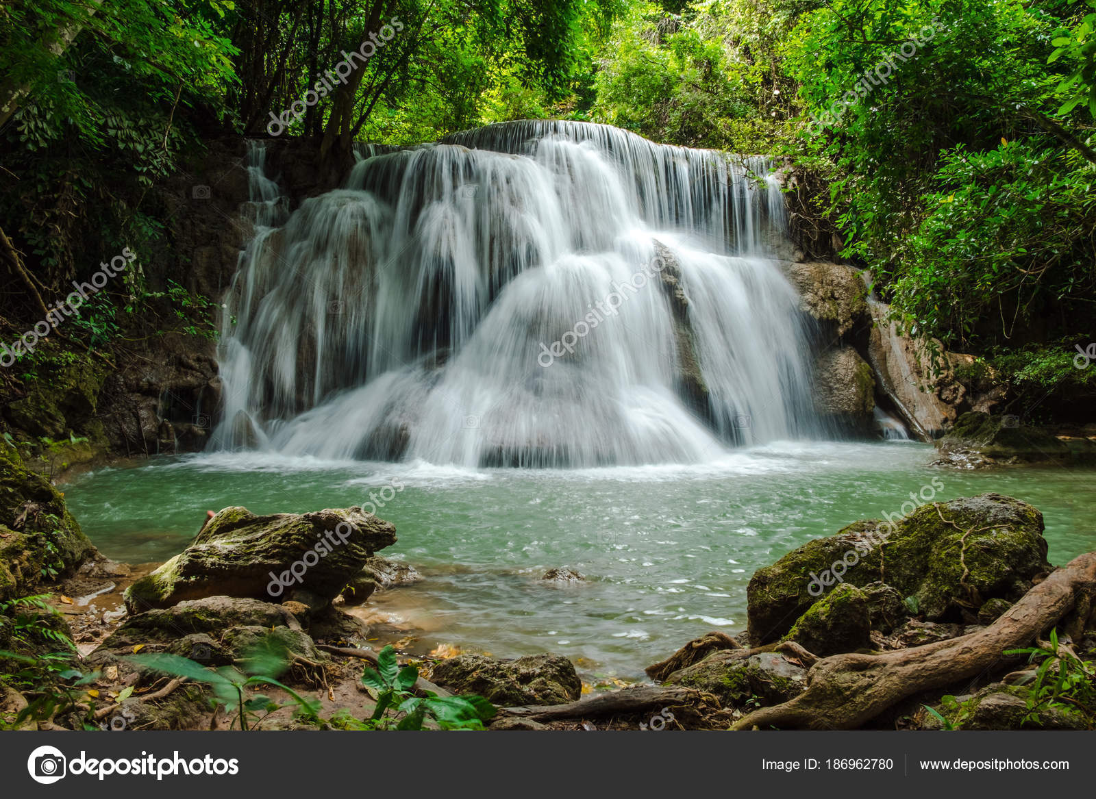 Waterfall Wallpaper Images - Free Download on Freepik
