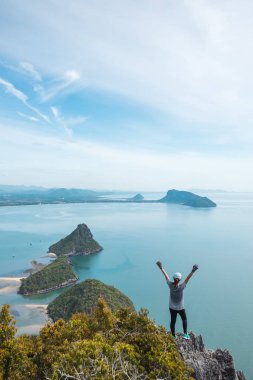 macera spor arka plan ifade genç kadın mutlu stand al