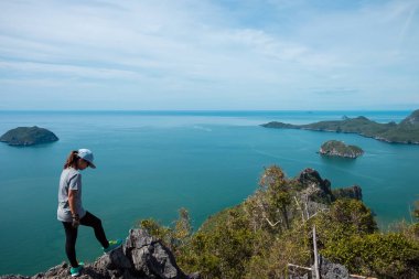 macera spor arka plan ifade genç kadın mutlu stand al