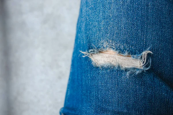 Texture en jean bleu avec fond en béton. image pour résumé , — Photo