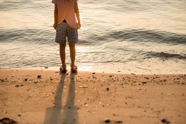 güzel se arıyorsunuz kumsalda arka plan kız tek başına seyahat