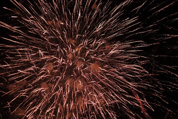 Feier Hintergrund schöne bunte Feuerwerk am Nachthimmel — Stockfoto