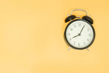 Saat kopya alanı turuncu zemin üzerine yerleştirilir. ISO görüntü