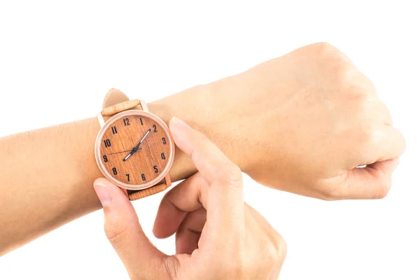 Mão fundo isolado de mulher caucasiana vestindo relógio de madeira — Fotografia de Stock