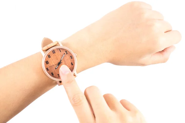 Geïsoleerde achtergrond hand van Kaukasische vrouw dragen houten horloge — Stockfoto