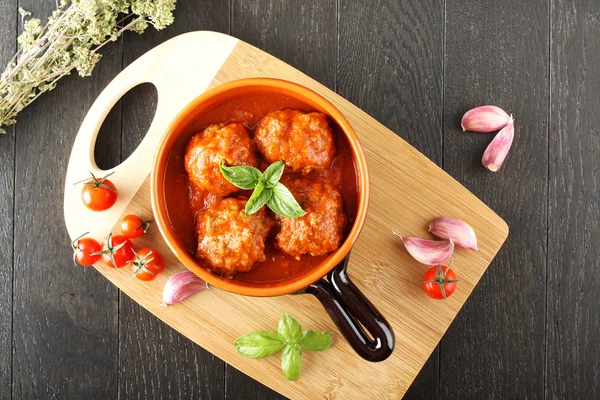 Boulettes de viande avec sauce tomate — Photo