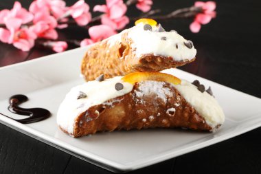 Cannoli ricotta krema ile