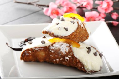 Cannoli ricotta krema ile