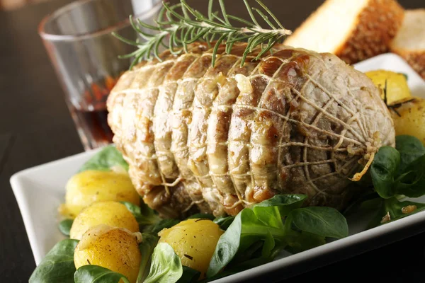 Roulade of beef, with roasted potatoes and fresh vegetables — Stock Photo, Image