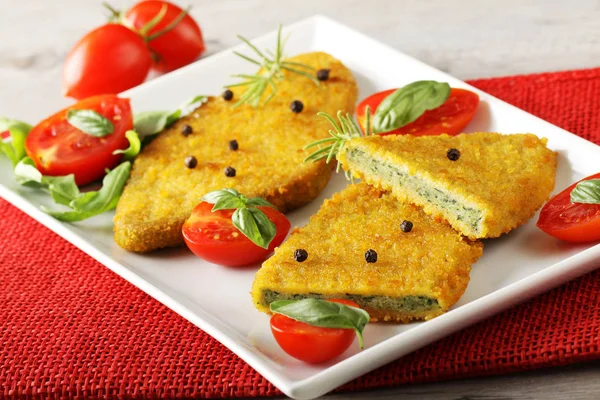 Spinach cutlets with tomato salad — Stock Photo, Image