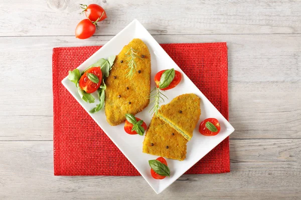 Spinach cutlets with tomato salad — Stock Photo, Image