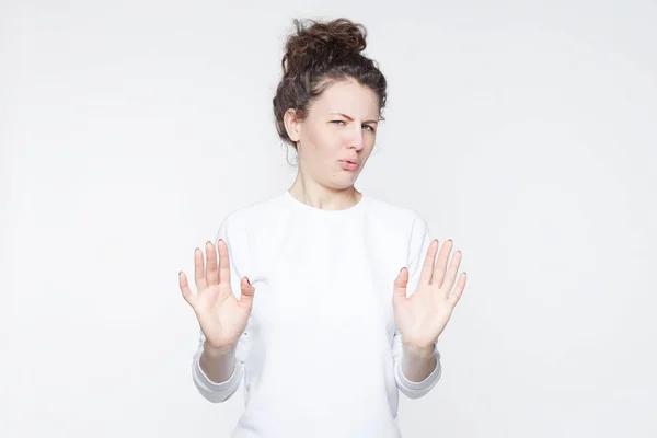 Langage Corporel Dégoûté Stressé Belle Jeune Femme Avec Des Cheveux — Photo