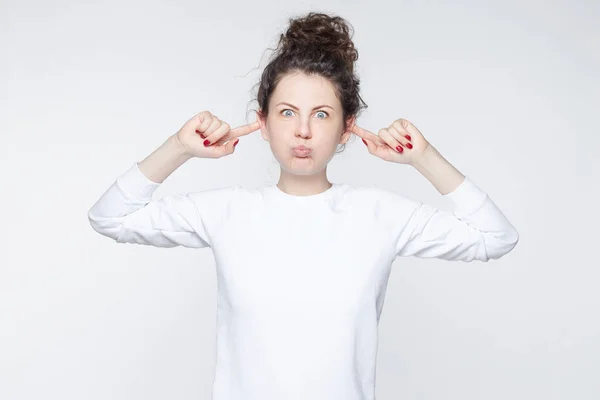 Mujer Joven Tonta Divertida Con Ojos Insecto Haciendo Muecas Haciendo — Foto de Stock