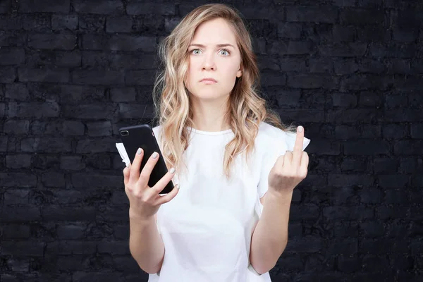 Foto Estudio Mujer Enojada Irritada Molesta Manteniendo Los Dientes Apretados — Foto de Stock