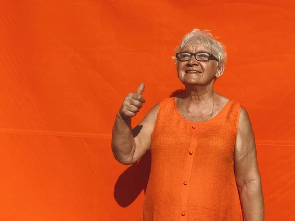 Disparo Natural Aislado Sin Retoque Mujer Mayor Posando Sobre Fondo — Foto de Stock