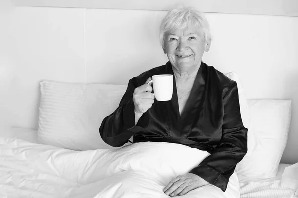 Retrato Blanco Negro Una Mujer Europea Madura Hermosa Con Canas — Foto de Stock