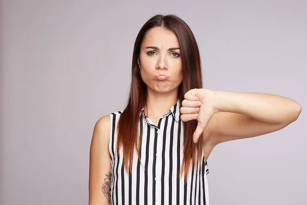 Irritated Young Exasperate Tan Skinned Woman Keeps Thumbs Strongly Dissatisfied — ストック写真