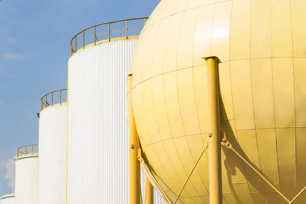 Storage tanks of industrial oil mill — Stock Photo, Image