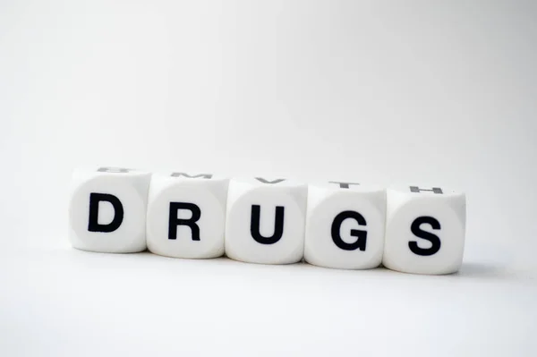 Gyógyszerek kocka betűk — Stock Fotó