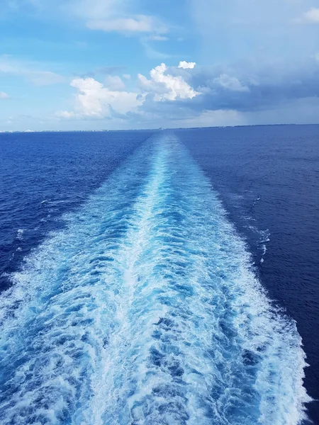 Water path in the sea — Stock Photo, Image