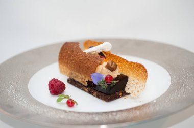 Gevrek karanlık çikolatalı kek 