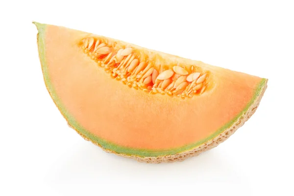 Cantaloupe melon skiva med frön på vit, urklippsbana — Stockfoto