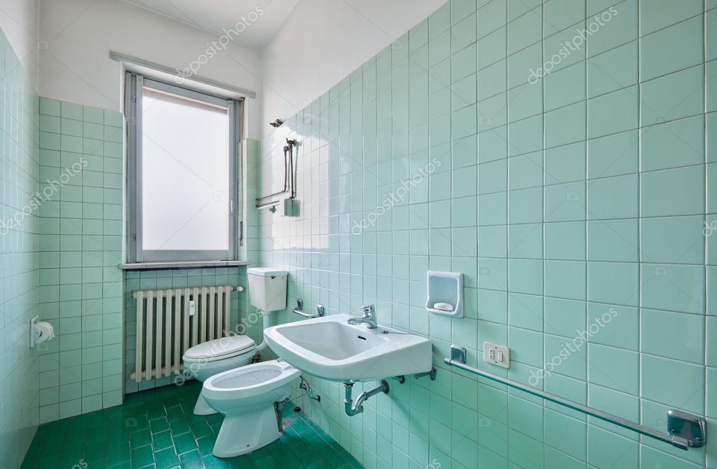 Oude badkamer interieur met tegels — Stockfoto © AndreaA. #126681984 Oude badkamer interieur met tegels — Stockfoto © AndreaA. #126681984