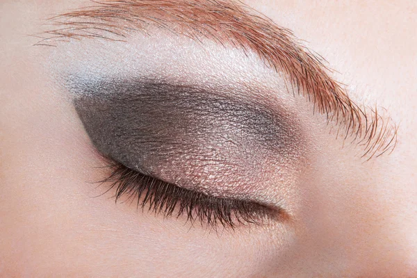 Woman eye with bronze smokey make up — Stock Photo, Image