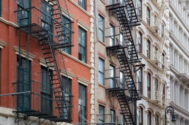 Bina cephe ile yangın kaçış merdiveni Soho, New York 