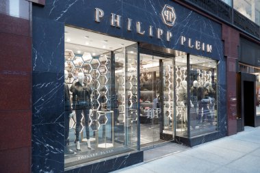 Philipp Plein Eylül ayında Madison Ave dış New York'ta depolamak.