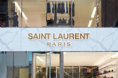 Saint Laurent 57 sokak, güneşli bir gün New York'ta Soho'da dış görünümü depolamak.