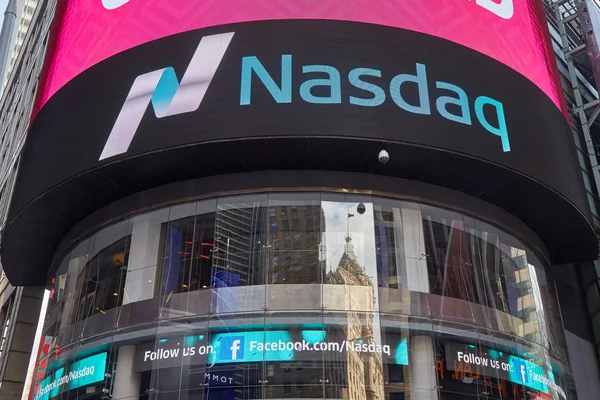 Nasdaq Marketsite logga in 4 Times Square i New York — Stockfoto