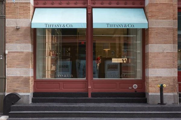 Тіффані e Co. магазин екстер'єр в Грін-стріт у вересні в Нью-Йорку. — стокове фото