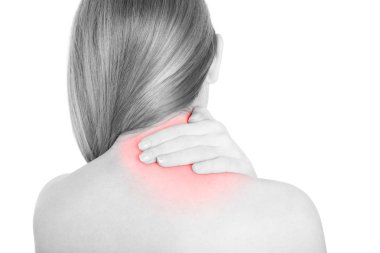 Beyaz, kırpma yolu üzerinde acı boynundaki el tutan kadın