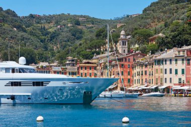 Portofino İtalya renkli evleriyle tipik güzel köy