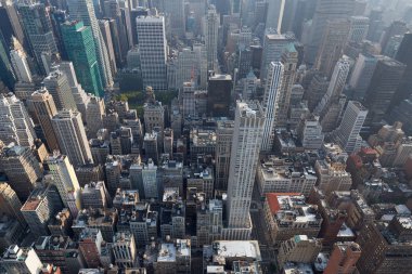 Gökdelenlerin çatı üstleri ile New York'un Manhattan skyline havadan görünümü
