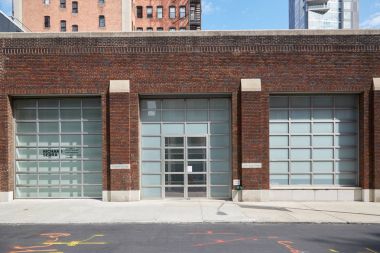 Gagosian Galeri dış görünümünde Chelsea'de güneşli bir gün New York'ta