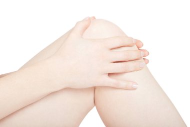 Diz ağrısı, kadın bacak ve beyaz, kırpma yolu elleri üzerinde kapat