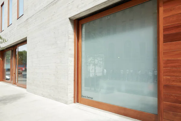 Galerie David Zwirner vue extérieure à Chelsea par une journée ensoleillée, New York — Photo
