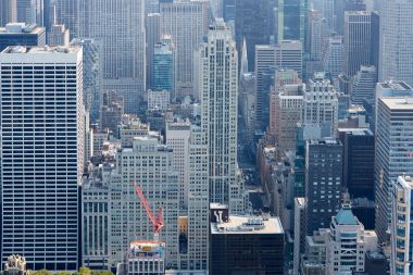 Gökdelenler ve Beşinci Cadde ile New York'un Manhattan havadan görünümü